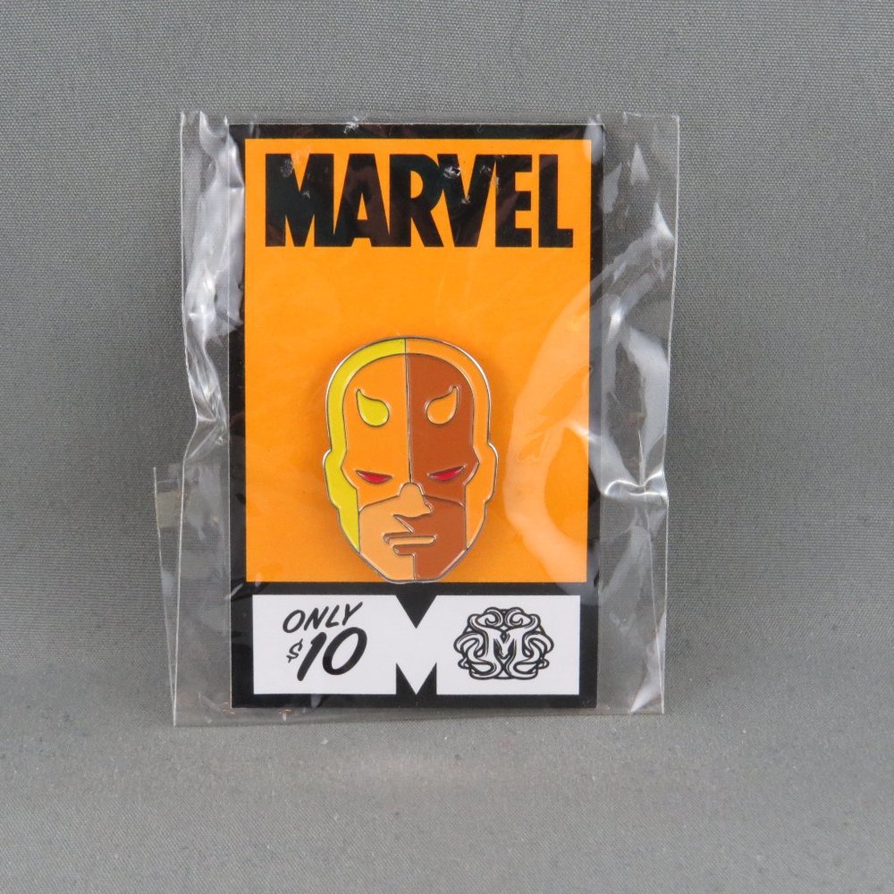 Daredevil Pin - Mondo Yellow Variant Whalen 2016 - New on Card